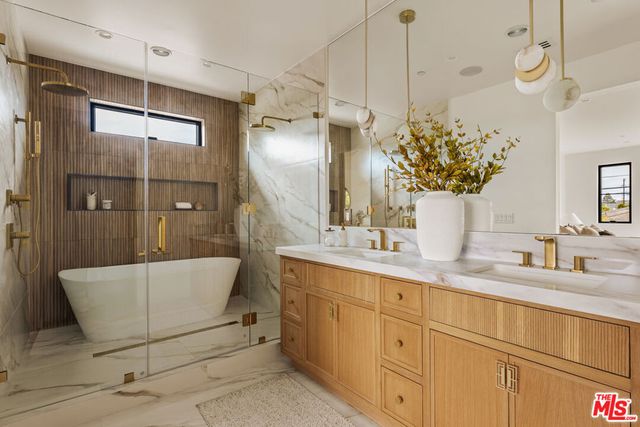 8346 Mcconnell, Westchester, CA 90045