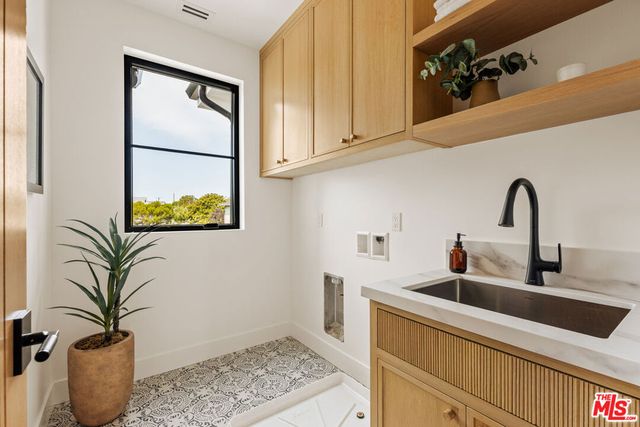 8346 Mcconnell, Westchester, CA 90045