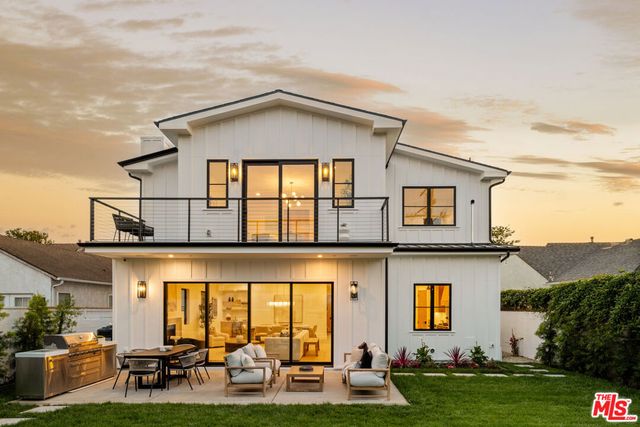 8346 Mcconnell, Westchester, CA 90045