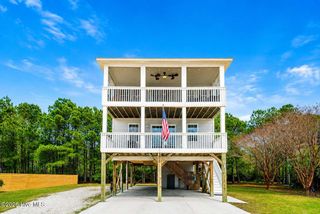813 Driftwood Drive, Hampstead, NC 28443
