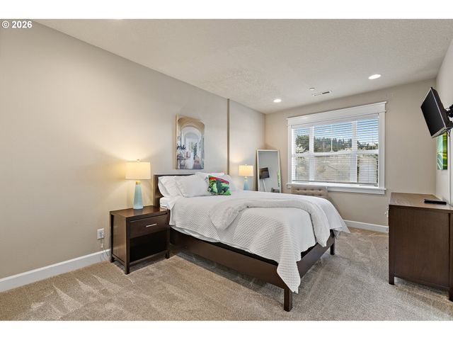 9414 Se CAUSEY Ave, Happy Valley, OR 97086