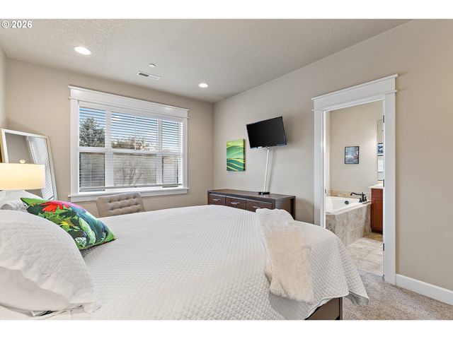 9414 Se CAUSEY Ave, Happy Valley, OR 97086