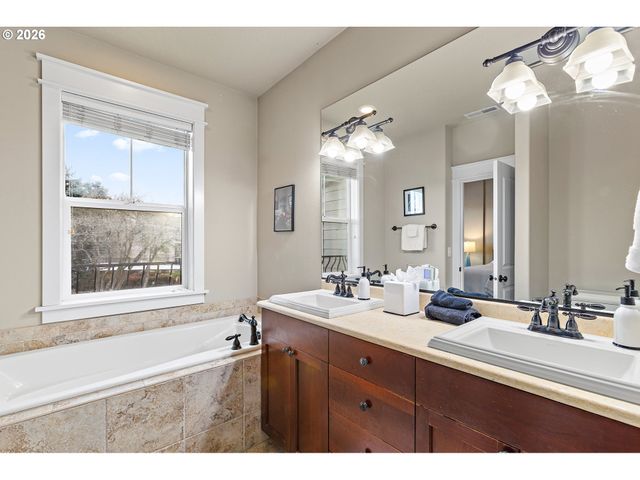 9414 Se CAUSEY Ave, Happy Valley, OR 97086