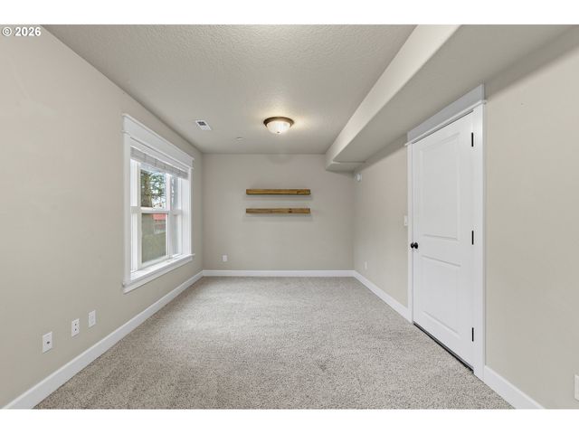 9414 Se CAUSEY Ave, Happy Valley, OR 97086