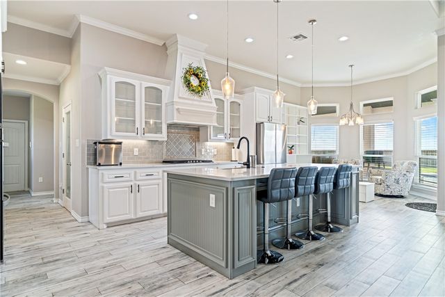2258 Loxley Dr, Corpus Christi, TX 78415