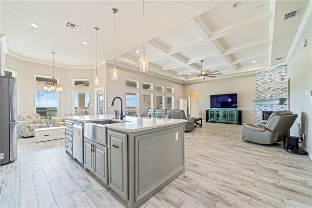 2258 Loxley Dr, Corpus Christi, TX 78415