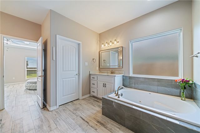 2258 Loxley Dr, Corpus Christi, TX 78415