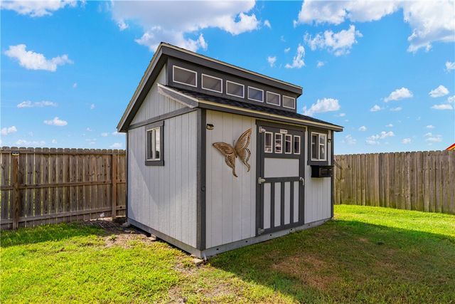 2258 Loxley Dr, Corpus Christi, TX 78415
