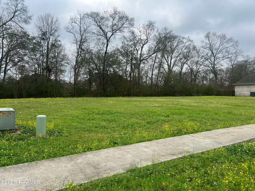 202 Fawn Crest Drive, Lafayette, LA 70508