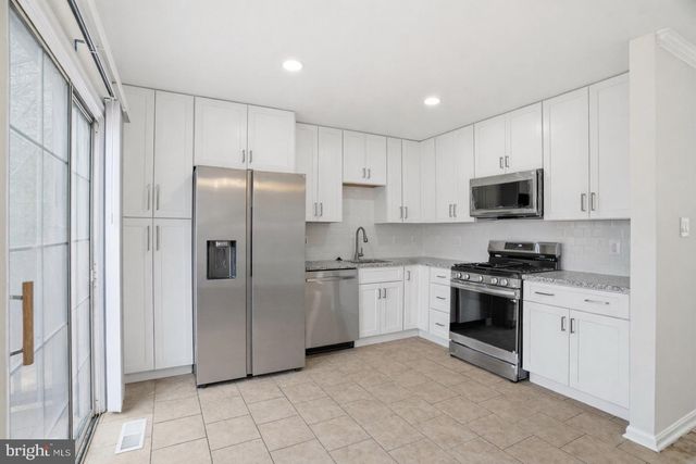 2706 BRIER POND CIR, Woodbridge, VA 22191