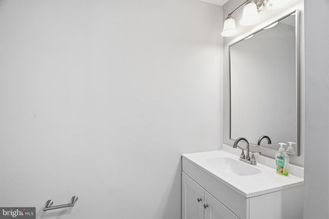 2706 BRIER POND CIR, Woodbridge, VA 22191