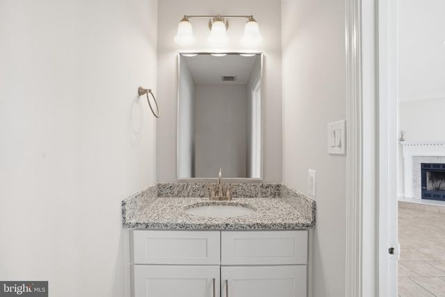 2706 BRIER POND CIR, Woodbridge, VA 22191