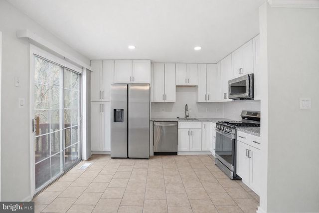 2706 BRIER POND CIR, Woodbridge, VA 22191