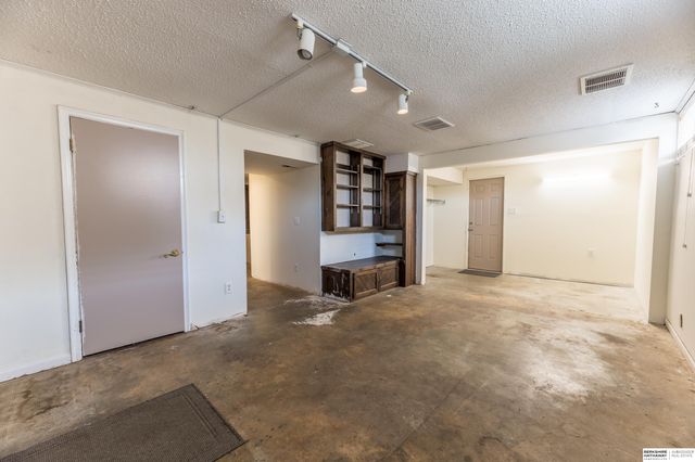 1530 S 142nd Circle, Omaha, NE 68144
