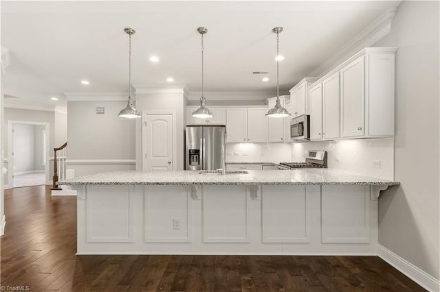 901 Kinloch Drive, Winston-salem, NC 27107