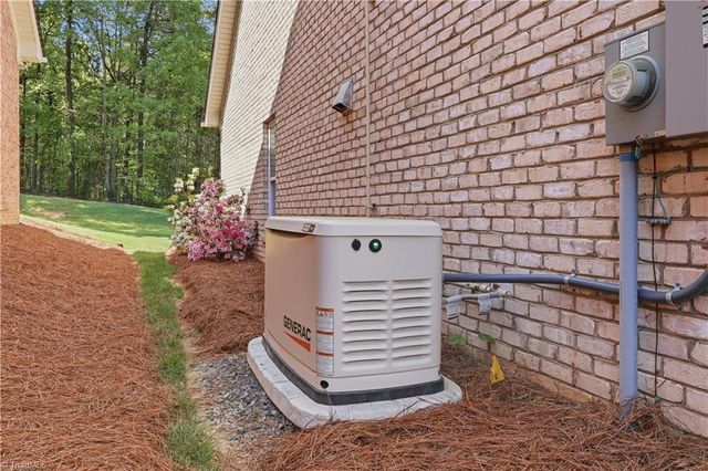 901 Kinloch Drive, Winston-salem, NC 27107