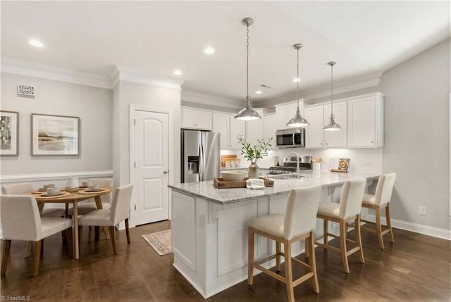 901 Kinloch Drive, Winston-salem, NC 27107