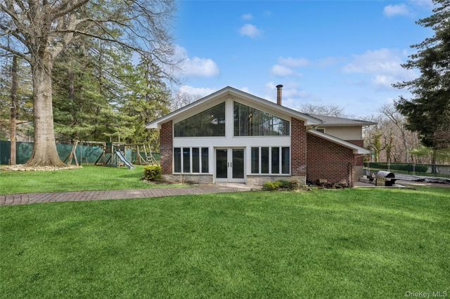 6 Viola Drive, Glen Cove, NY 11542