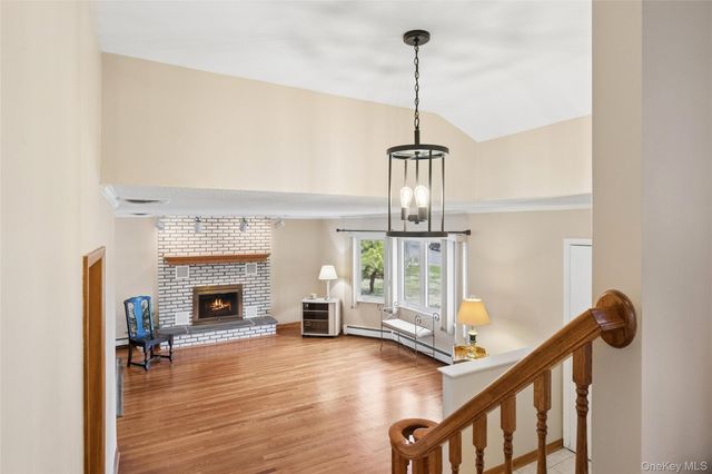 6 Viola Drive, Glen Cove, NY 11542