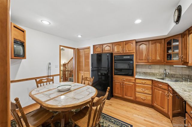 6 Viola Drive, Glen Cove, NY 11542