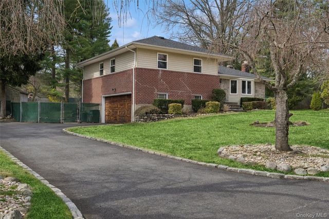 6 Viola Drive, Glen Cove, NY 11542