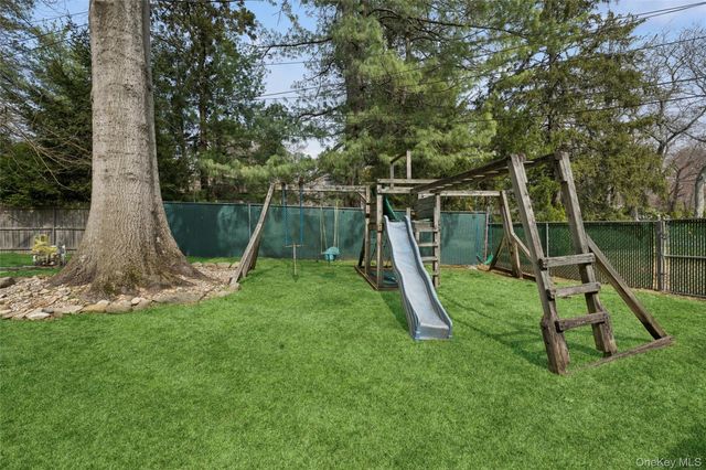 6 Viola Drive, Glen Cove, NY 11542