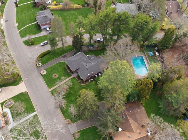 6 Viola Drive, Glen Cove, NY 11542