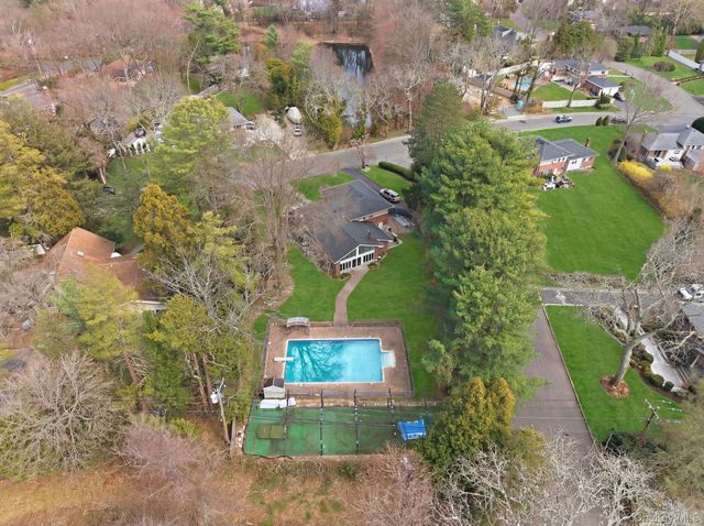 6 Viola Drive, Glen Cove, NY 11542