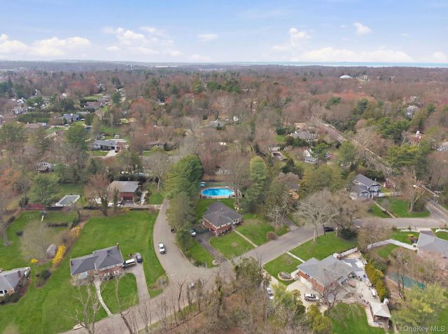 6 Viola Drive, Glen Cove, NY 11542