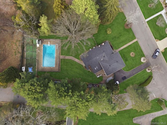 6 Viola Drive, Glen Cove, NY 11542