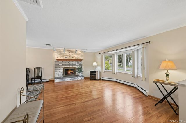 6 Viola Drive, Glen Cove, NY 11542