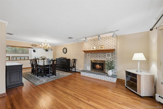 6 Viola Drive, Glen Cove, NY 11542