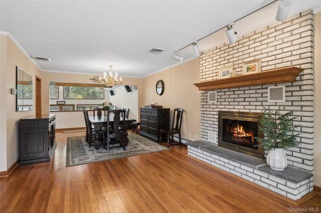 6 Viola Drive, Glen Cove, NY 11542