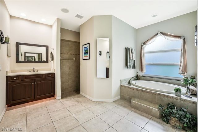 9889 Clear Lake CIR, Naples, FL 34109