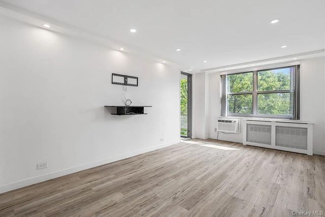 61-25 97th Street 5A, Rego Park, NY 11374