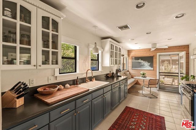 1927 S Marvin Avenue, Los Angeles, CA 90016