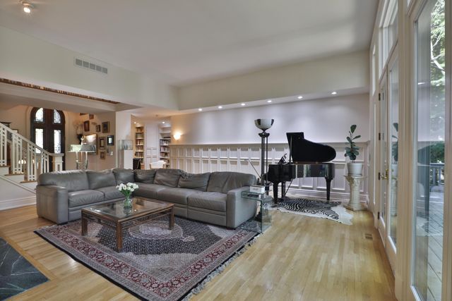 455 Walhalla Road, Columbus, OH 43202