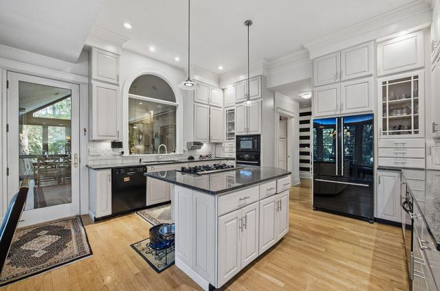 455 Walhalla Road, Columbus, OH 43202