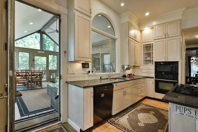 455 Walhalla Road, Columbus, OH 43202