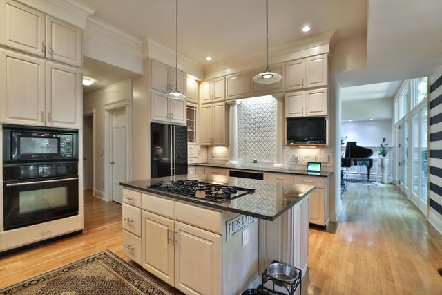 455 Walhalla Road, Columbus, OH 43202