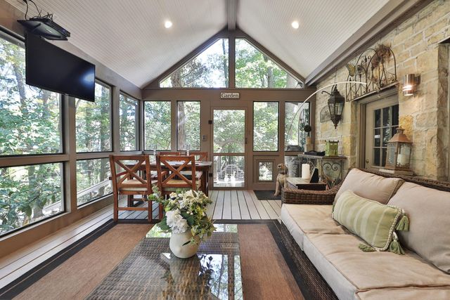 455 Walhalla Road, Columbus, OH 43202