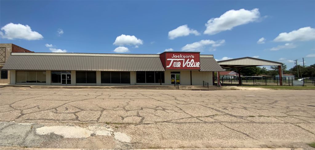 405 E Commerce Street, Mexia, TX 76667