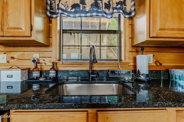 1650 Pinewood Way, Sevierville, TN 37862