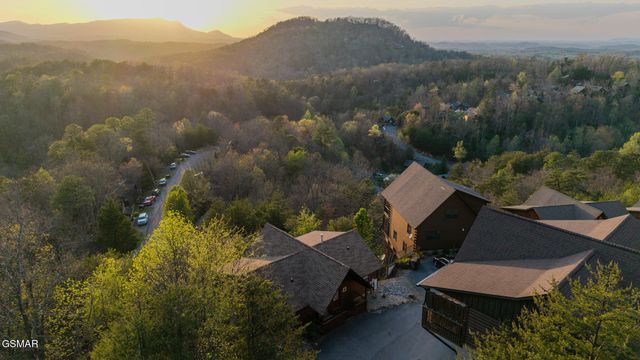 1650 Pinewood Way, Sevierville, TN 37862