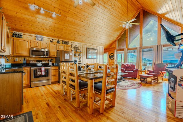 1650 Pinewood Way, Sevierville, TN 37862