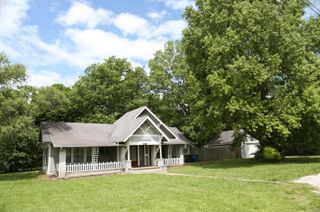 107 North Walnut Avenue, Republic, MO 65738