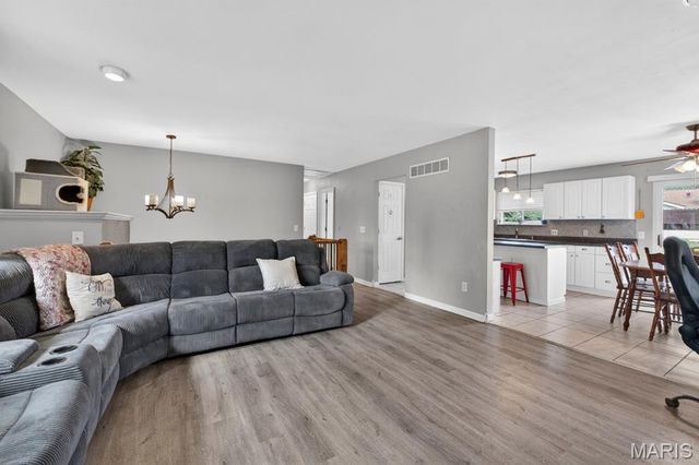 4634 Chippewa Way, St Charles, MO 63304