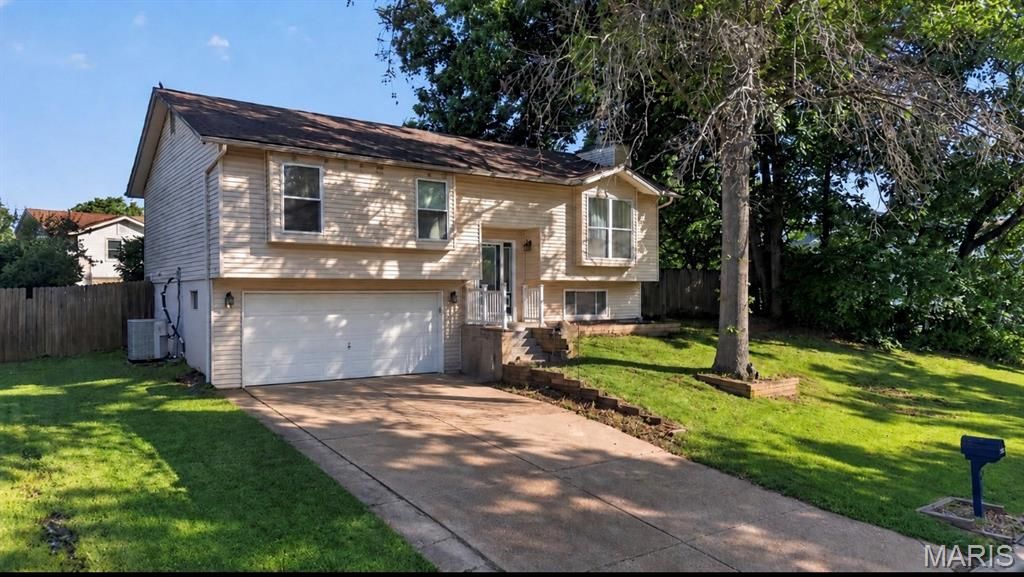 4634 Chippewa Way, St Charles, MO 63304