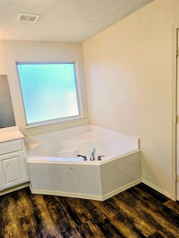 9122 Yellowfin Circle, Texas City, TX 77591