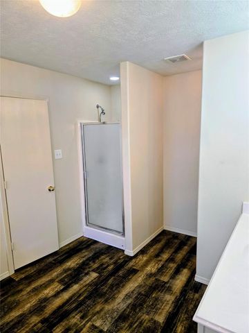 9122 Yellowfin Circle, Texas City, TX 77591